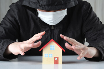 住宅をねらう犯罪者イメージ
