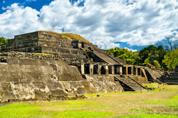 El Tazumal Mayan ruins near Santa Ana in El Salvador, Central America - obrazy, fototapety, plakaty