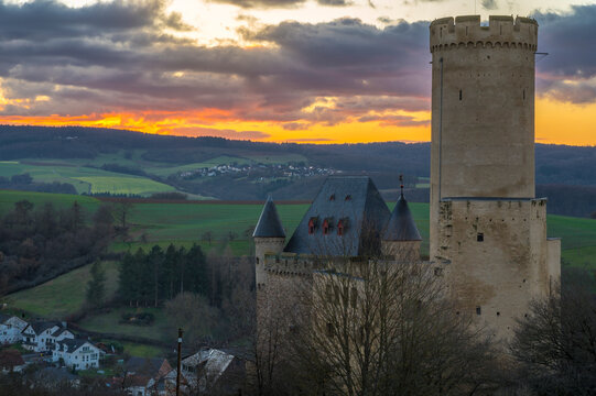 Germany, Rhineland-Palatinate, Burgschwalbach, Schwalbach Castle at sunset
