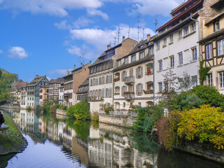 Fototapeta na wymiar Embankment of the Ill river, Strasbourg