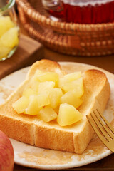 手作りりんごジャムトースト