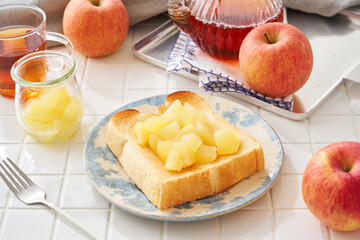 手作りりんごジャムトースト