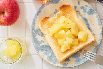 手作りりんごジャムトースト