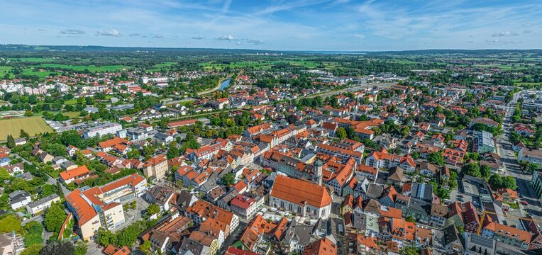 Panorama-Blick &uuml;ber die Kreisstadt Weilheim im oberbayerischen Pfaffenwinkel