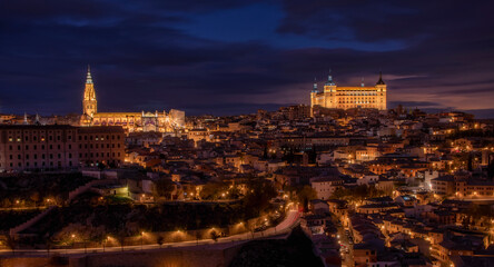 Obraz premium ALCAZAR DE TOLEDO AL ATARDECER