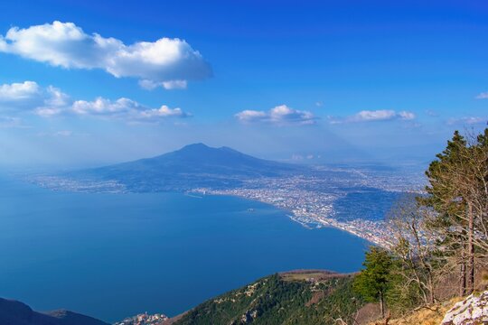 Volcano Mount Vesuvius view , Naples, Campania Italy © Tunatura
