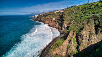 Fototapeta premium Fotos aéreas de la playa y sendero de la Rambla de Castro en Los Realejos, Tenerife. Dron.