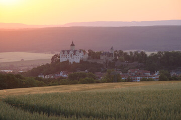 Sommerabend an der Burg Ranis, Thüringen - obrazy, fototapety, plakaty