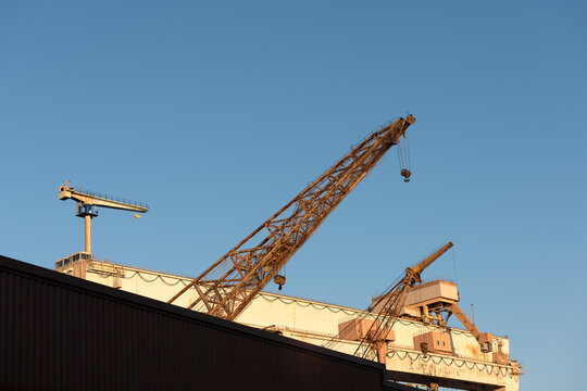 Les docks et ses grues-2-