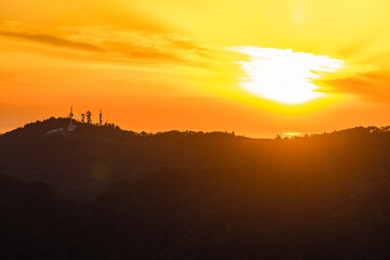 日本　兵庫県神戸市の六甲山天覧台から見える日没と夕焼け空