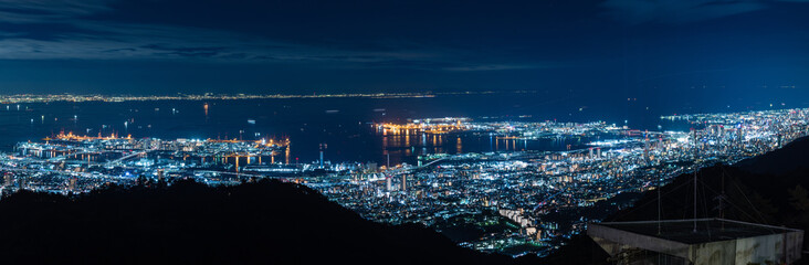 日本　兵庫県神戸市の六甲山天覧台から眺める神戸市街と六甲アイランドとポートアイランドの夜景