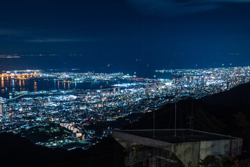 Obraz premium 日本 兵庫県神戸市の六甲山天覧台から眺める神戸市街とポートアイランドの夜景