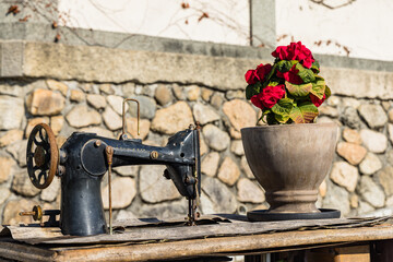 日本　兵庫県神戸市の北野異人館街に置かれていたミシン