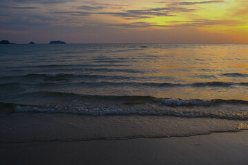 Fototapeta premium sunset sea wave beach golden sky serenity nature landscapes