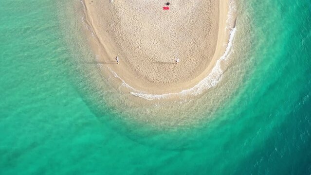 Sandbank Strand mit türkisfarbenen Meer