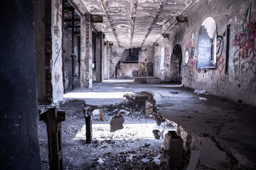 Fototapeta Opuszczony budynek na odludziu obraz