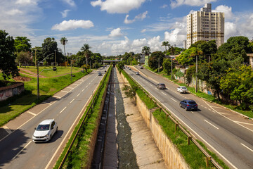 Fototapeta na wymiar Marginal Botafogo fotografada de cima do viaduto. Imagem horizontal.