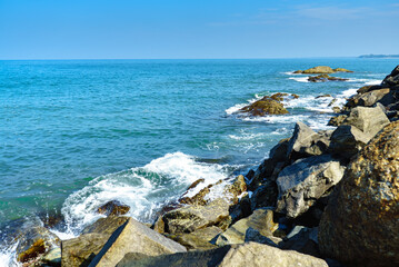 Fototapeta na wymiar Rocky coast of the ocean in Sri Lanka