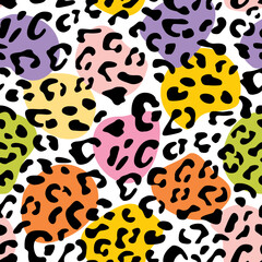 Fototapeta na wymiar Seamless vector pastel leopard pattern design, animal pink, white and mint blue tile print background