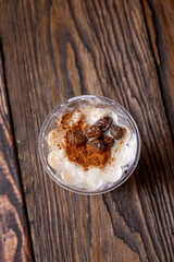 arroz con leche, con canela y pasa