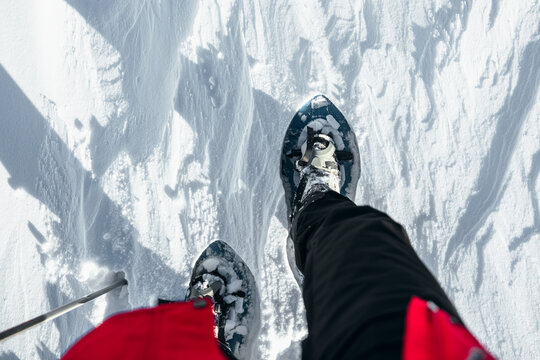 Randonn&eacute;e en raquettes dans les montagnes de l'Alpe d'Huez, France