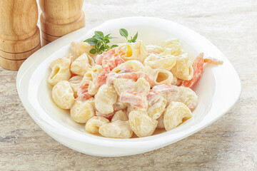 Pasta with salmon and cream cheese