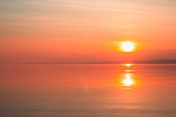 magnifique coucher du soleil hivernal sur le lac Léman