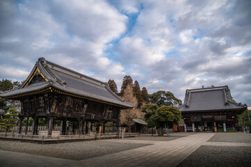 Fototapeta premium 千葉県成田市 早朝の成田山新勝寺