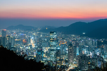 Obraz premium cenic view of Pusan city skyline in the mountains at night