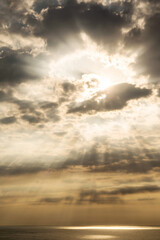 Obraz premium The sun's rays over the sea. for backgroud