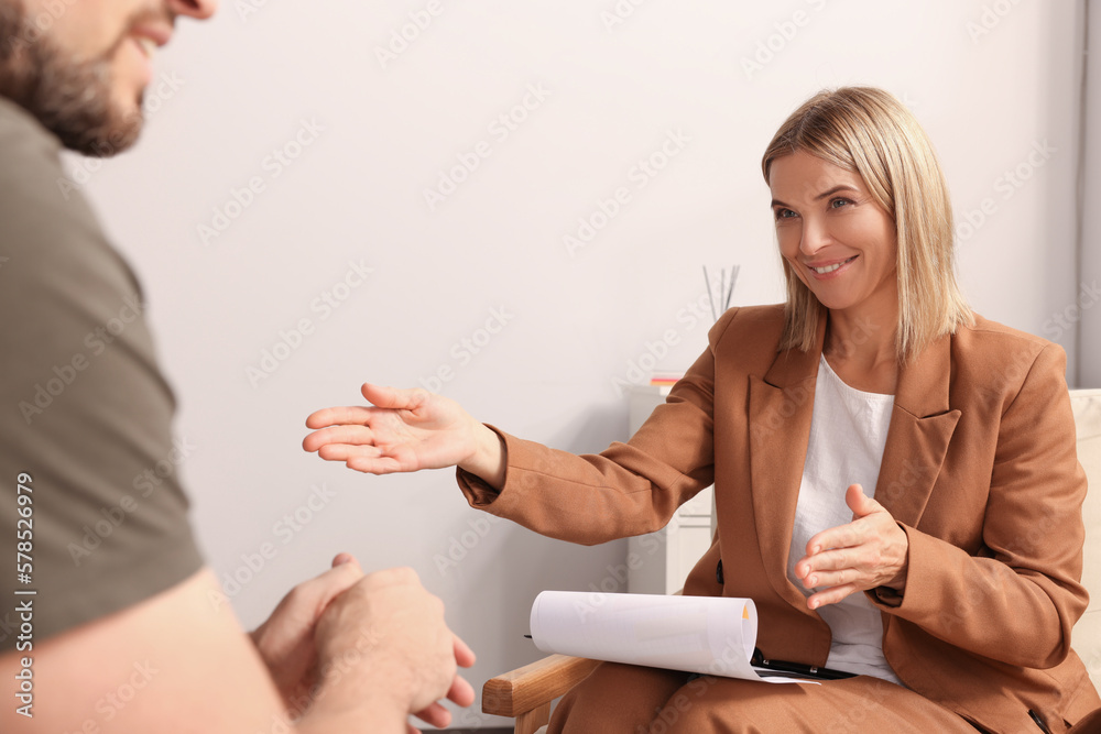 Wall mural Psychologist working with military officer in office