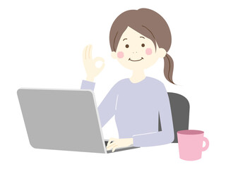 パソコンに向かう女性