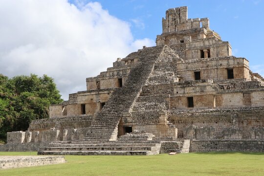 Edificio de los cinco pisos en Edzn&aacute;, Campeche M&eacute;xico