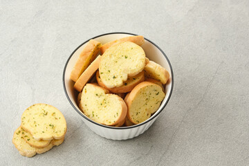 Toasted Garlic Bread, made of sliced ​​bread with garlic, cheese and herbs
