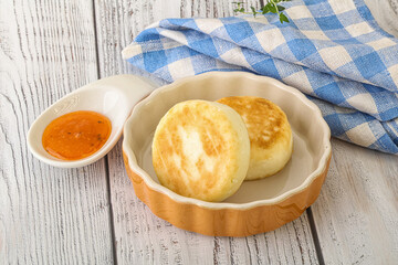 Baked cheesecakes with fruit jam