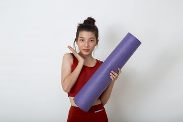 woman with sportswear holding yoga mat