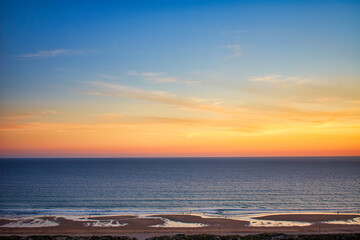 Obraz premium Beautiful sunset over the sea at the beach in Algarve, Portugal