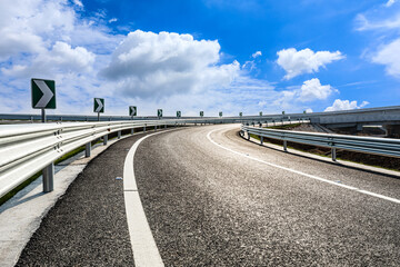 Fototapeta premium Asphalt highway road and sky cloud background