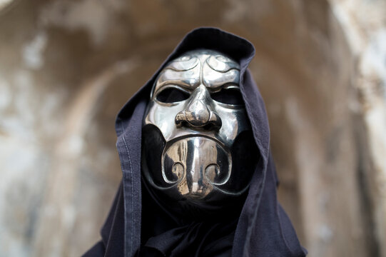 Charon, the ferryman of Hades who carries souls to Avernu