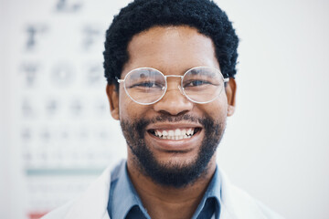 Obraz premium Optician, portrait or glasses for eyes care, healthcare wellness or optometry help in retail store or optometry shop. Zoom, happy or black man with eyecare, eyewear lens or prescription vision frame