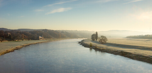 Elbe in Dresden im Morgennebel
