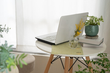 ビジネス用　在宅ワークのイメージ素材