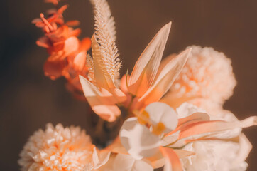 Ein schöner Moderner Blumenstraß in einer Vase