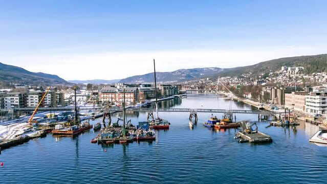 Hyperlapse of dragging boats and building platforms in the river.