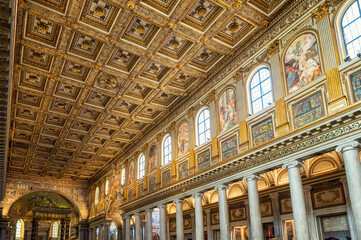 Interiors of the magnificent Santa Maria Maggiore basilica in Rome - obrazy, fototapety, plakaty
