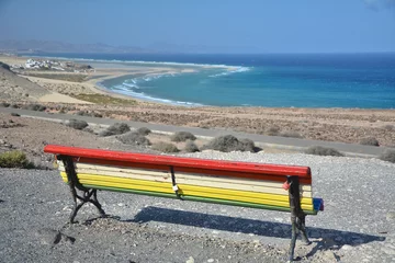 Foto op Plexiglas Sotavento Beach, Fuerteventura, Canarische Eilanden Bench with a view on Sotavento beach and lagoon at Fuerteventura island.