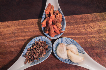spices on spoons