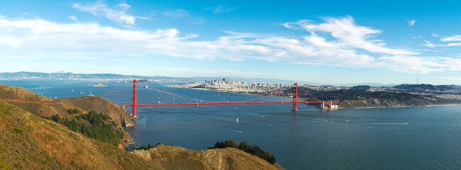 panoramic view on Golden Gate bridge and San-Franciso - obrazy, fototapety, plakaty