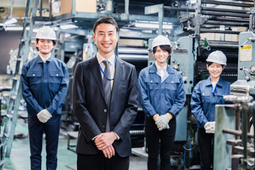 営業マンと工場スタッフ