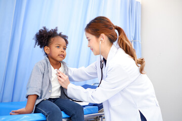 female doctor is checking the symptoms of children.